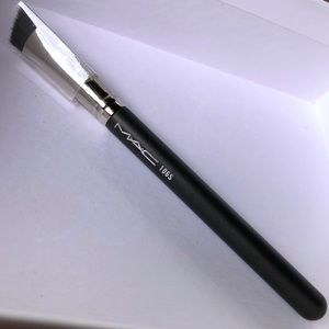 106 synthetic triangular concealer brush